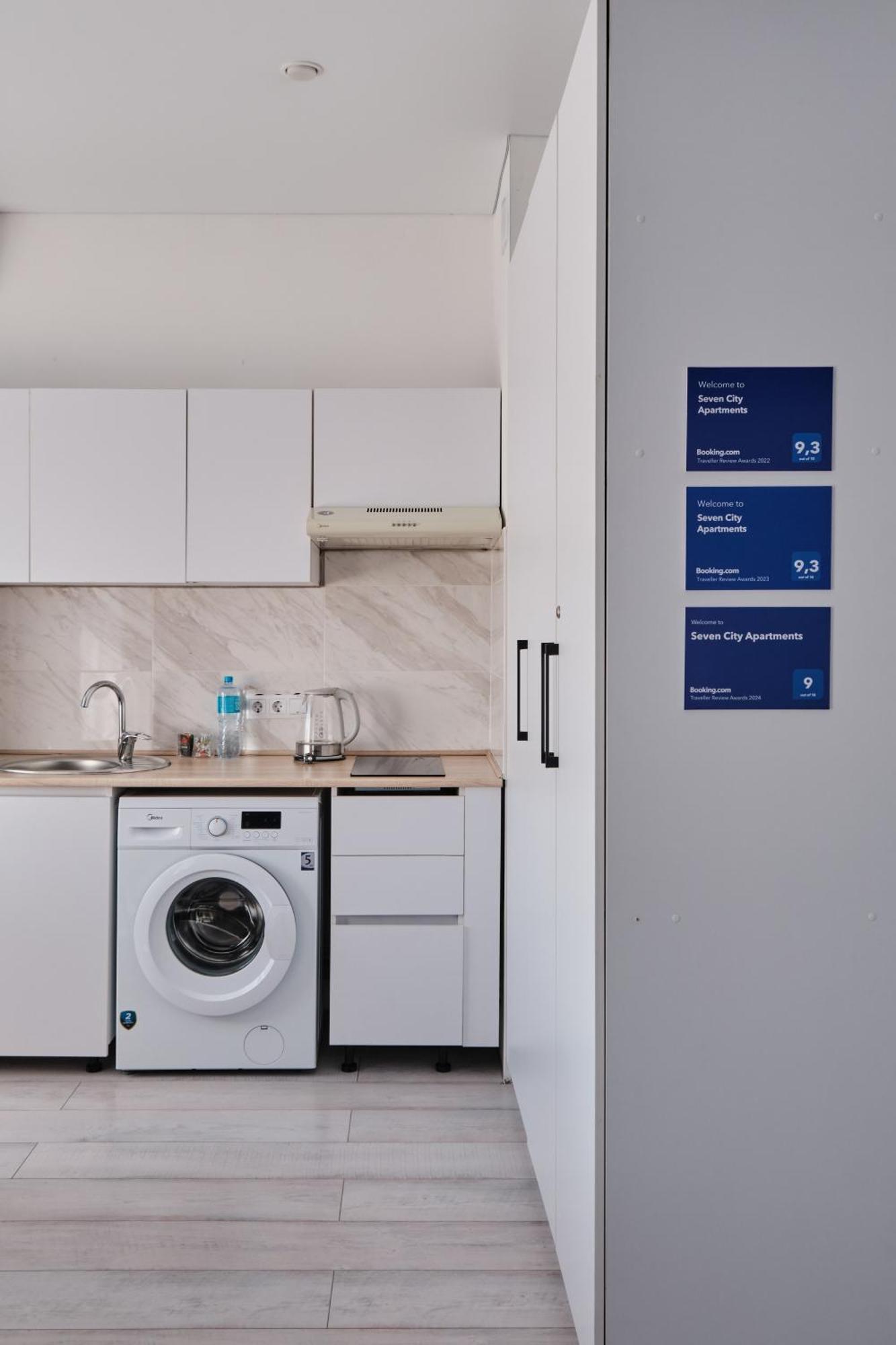 Seven City Apartments Semej Eksteriør bilde