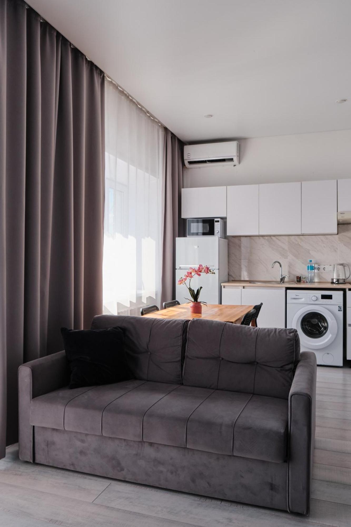 Seven City Apartments Semej Eksteriør bilde